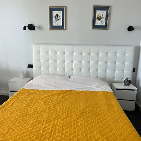 Sea View By The アパート *