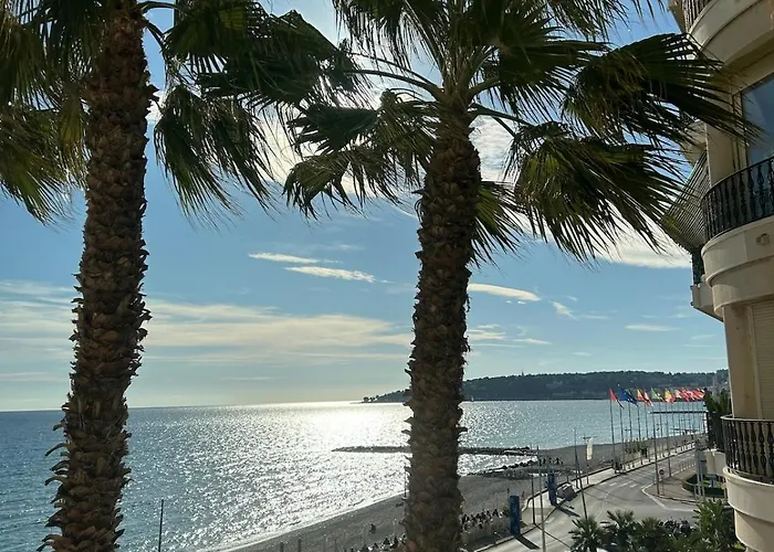 Sea View By The マントン