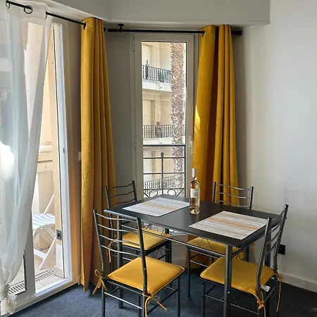 Sea View By The Beach, Centre, Seafront, Parking Apartment
