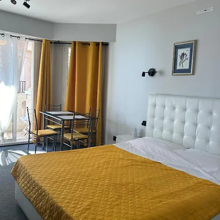 Sea View By The Beach, Centre, Seafront, Parking *