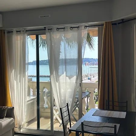 Sea View By The 公寓 *