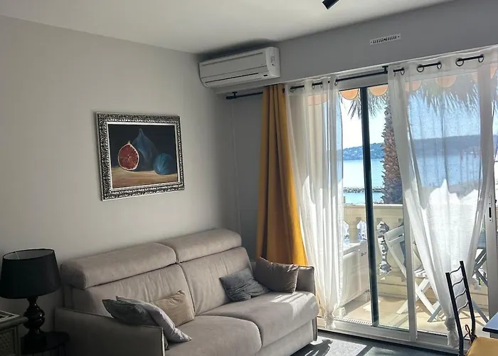 Sea View By The Apartmán