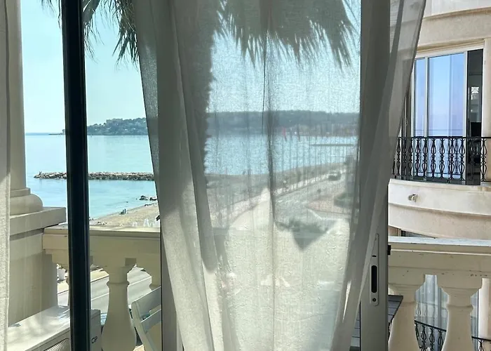 Apartment Sea View By The